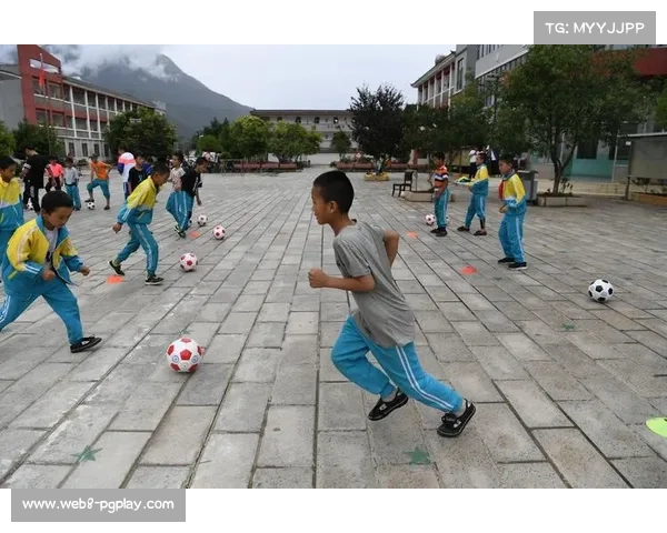 临沧市足球选拔赛开展，多元职业球员参与